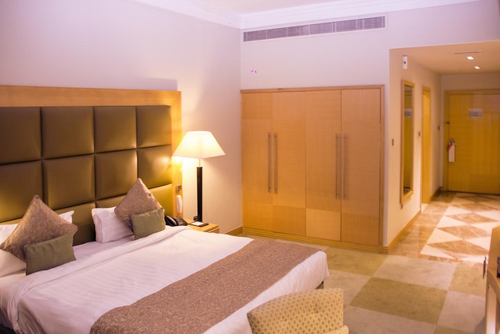 เดอะ ลีลา โฮเต็ล Hotel ดูไบ ภายนอก รูปภาพ
