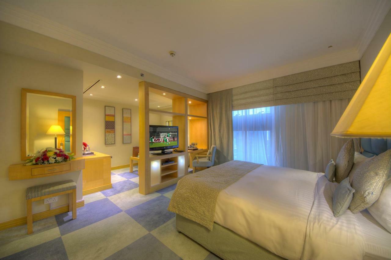 เดอะ ลีลา โฮเต็ล Hotel ดูไบ ภายนอก รูปภาพ